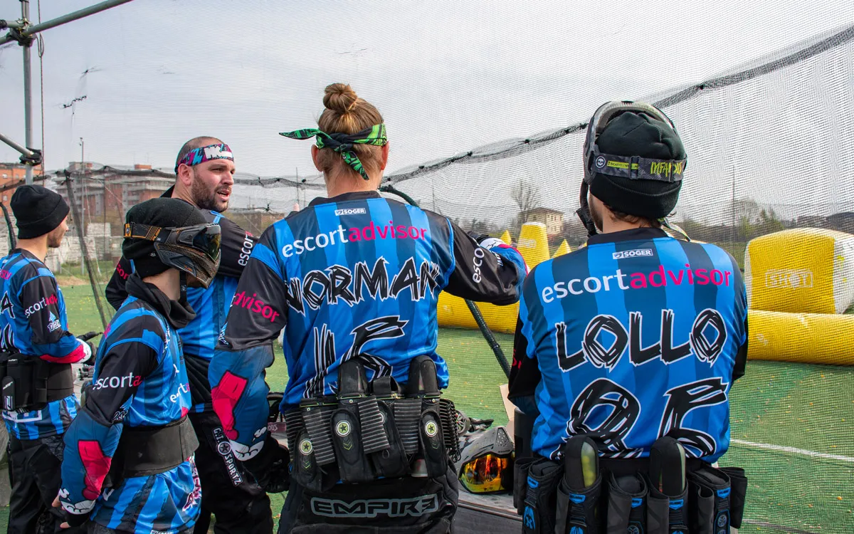 Donkey P. prima missione compiuta: presentate le maglie Escort Advisor