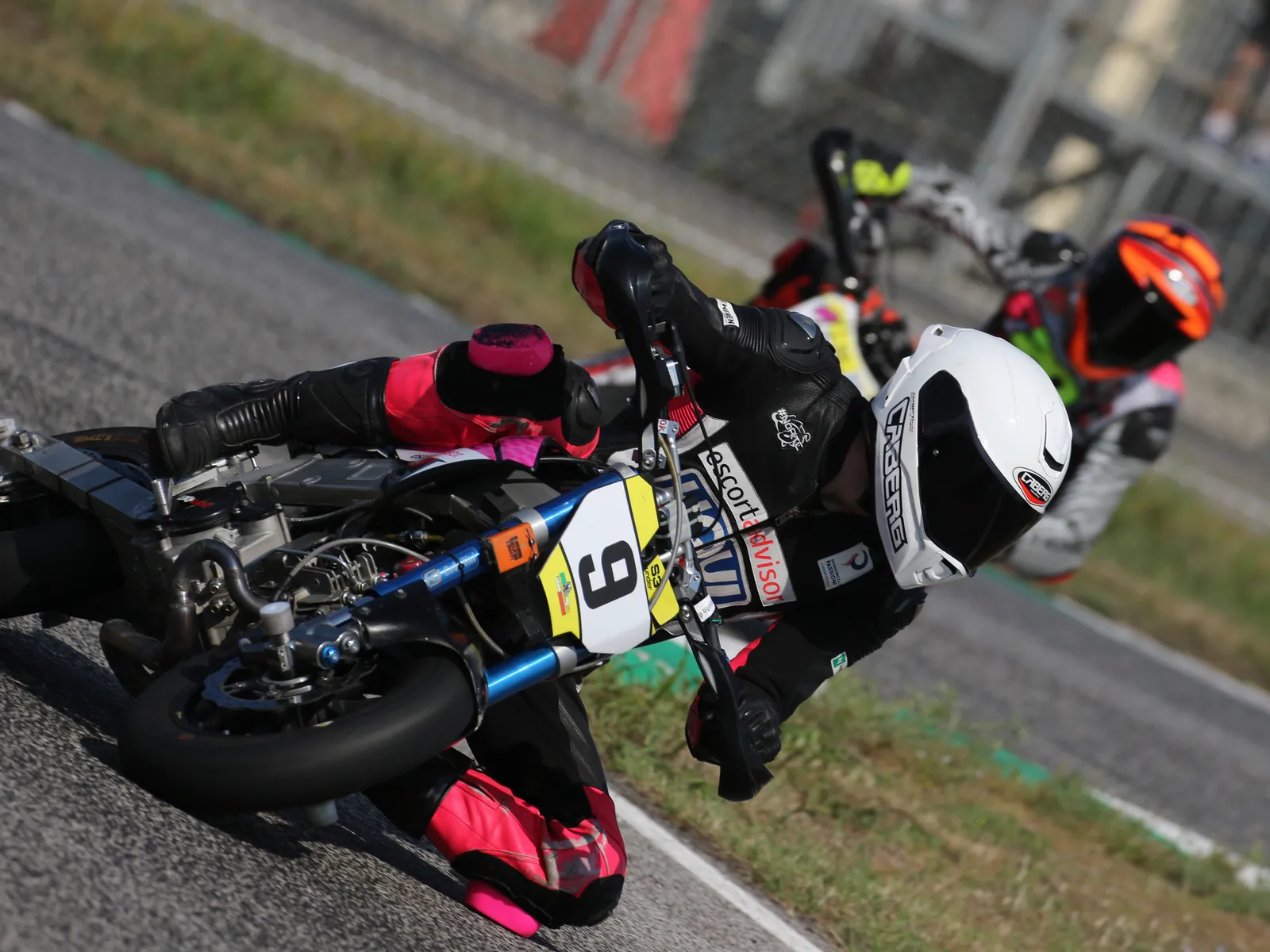 Eroico Ale Vigna: a Ottobiano cade, si rialza e va al traguardo