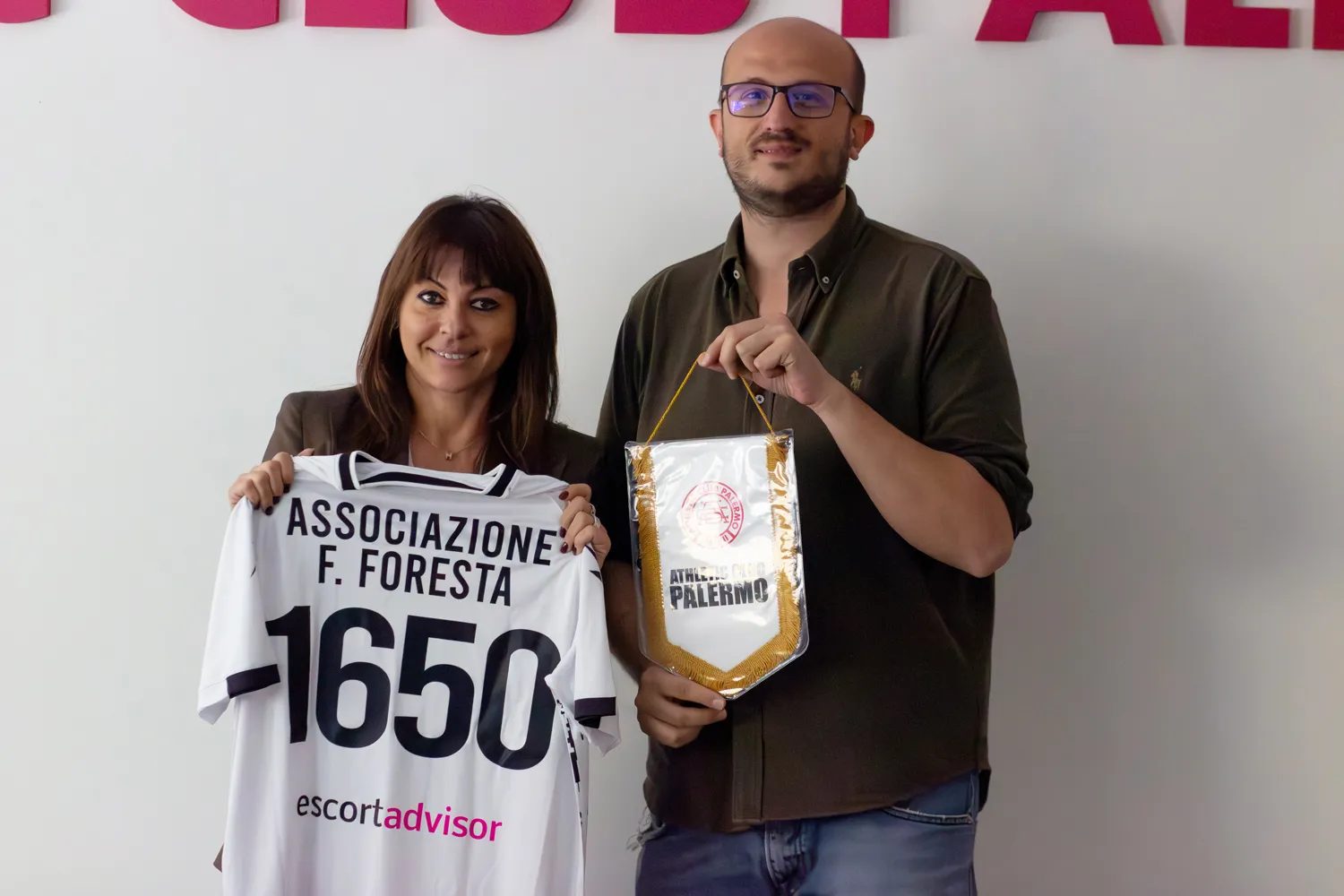 "Palermo Legends": Athletic Club Palermo e Escort Advisor donano 1.650 euro all'Associazione Francesco Foresta OdV